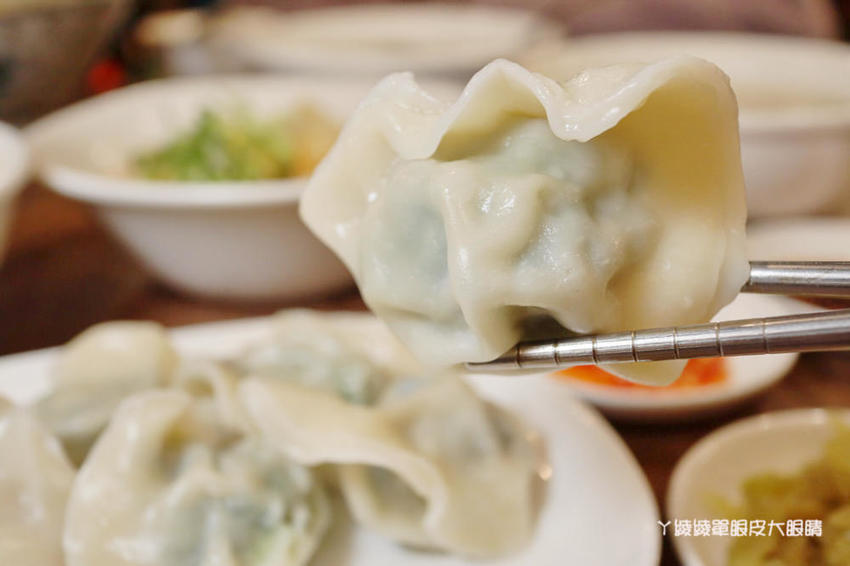 新竹好吃牛肉麵推薦初這家麵食館!必吃牛肉乾拌麵跟牛肉丸湯,吃麵還有免費仙草湯喝