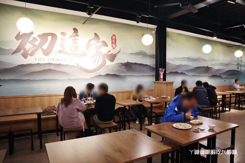 新竹好吃牛肉麵推薦初這家麵食館！必吃牛肉乾拌麵跟牛肉丸湯，吃麵還有免費仙草湯喝