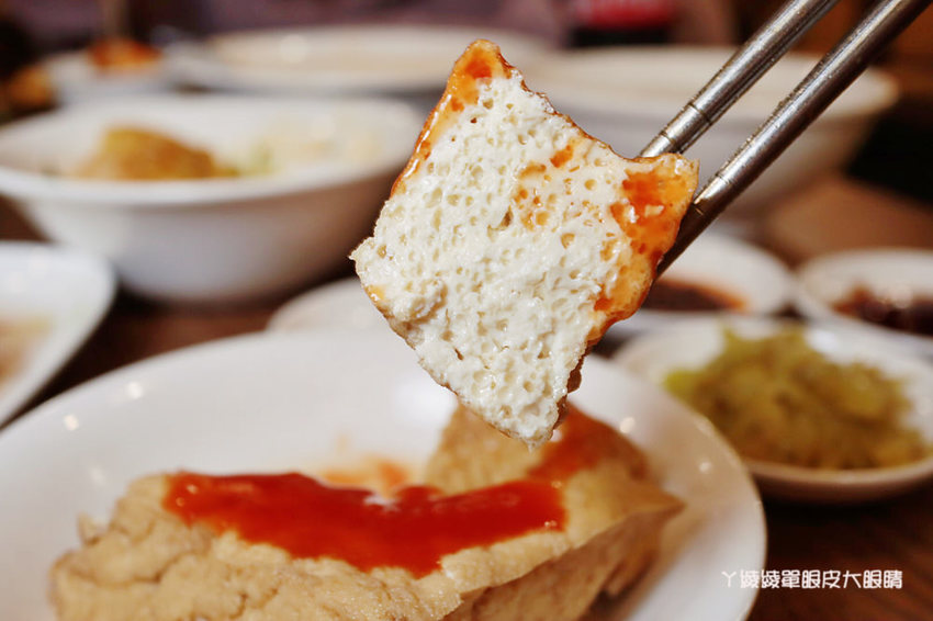 新竹好吃牛肉麵推薦初這家麵食館!必吃牛肉乾拌麵跟牛肉丸湯,吃麵還有免費仙草湯喝
