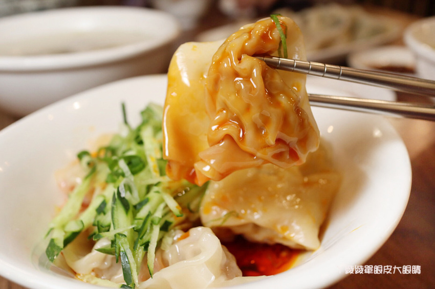 新竹好吃牛肉麵推薦初這家麵食館!必吃牛肉乾拌麵跟牛肉丸湯,吃麵還有免費仙草湯喝