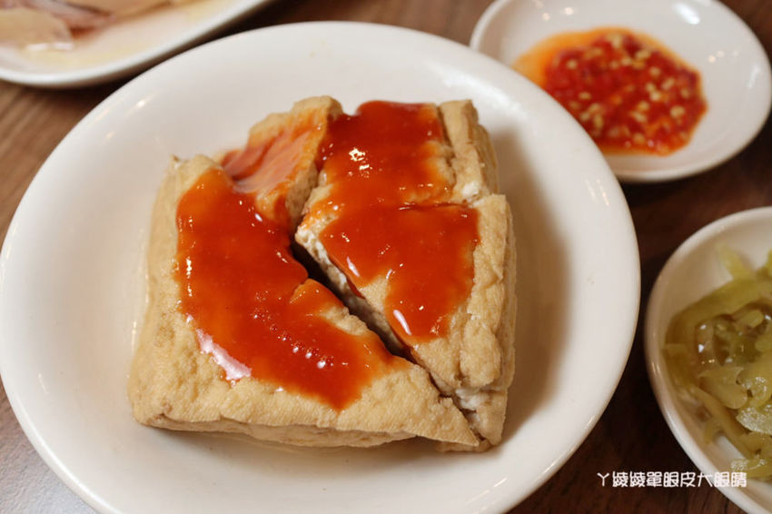 新竹好吃牛肉麵推薦初這家麵食館！必吃牛肉乾拌麵跟牛肉丸湯，吃麵還有免費仙草湯喝