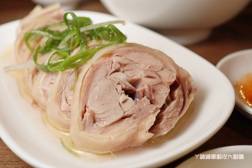 新竹好吃牛肉麵推薦初這家麵食館!必吃牛肉乾拌麵跟牛肉丸湯,吃麵還有免費仙草湯喝