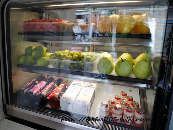 【三重手搖飲】MOYAI 三重車頭店 #復活島 #摩艾石像 #果汁 #打卡飲料 #現打果汁 #天然現榨 #CP值高 (3).JPG