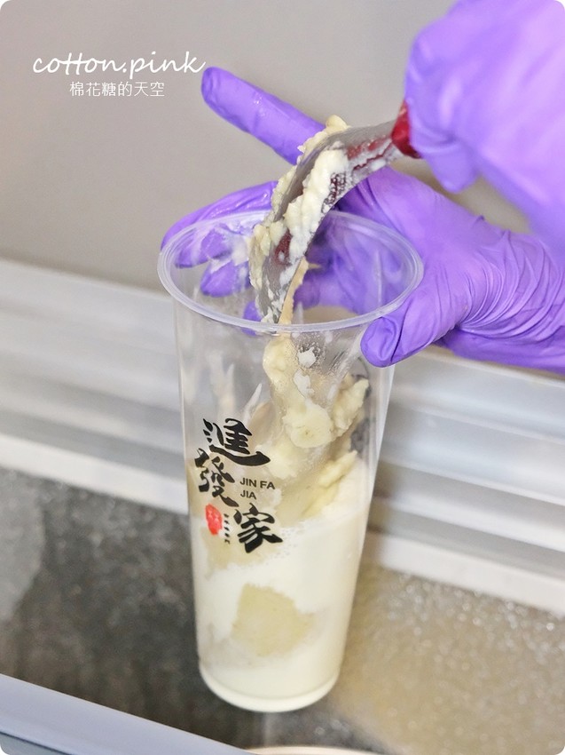 逢甲夜市特長就是這一杯啦!最新進發家古早味飲料尬吐司最對味