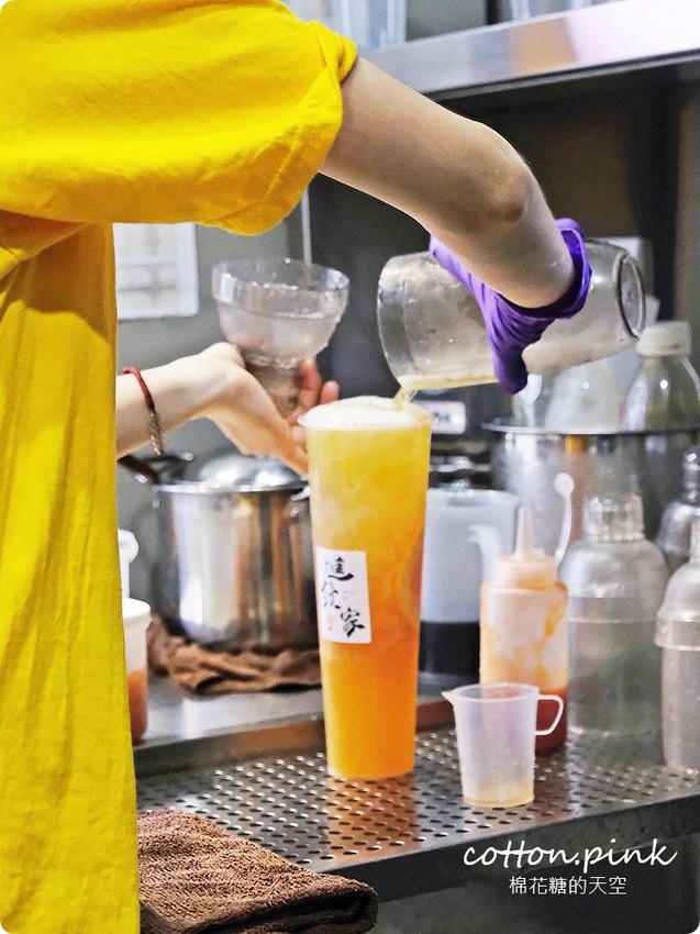 逢甲夜市特長就是這一杯啦!最新進發家古早味飲料尬吐司最對味