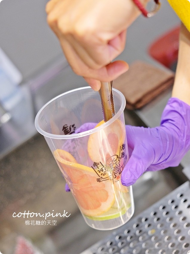 逢甲夜市特長就是這一杯啦!最新進發家古早味飲料尬吐司最對味