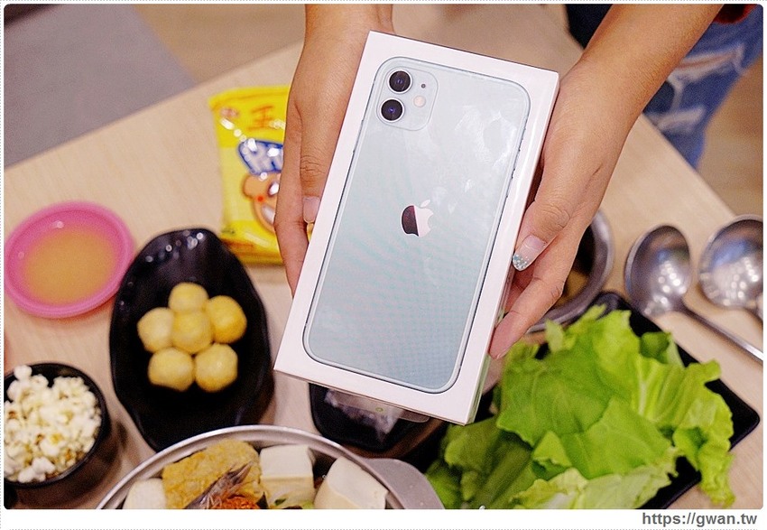 網路高人氣火鍋店，海鮮份量十足、飲料甜點吃到飽，宵夜九折千萬要訂位！