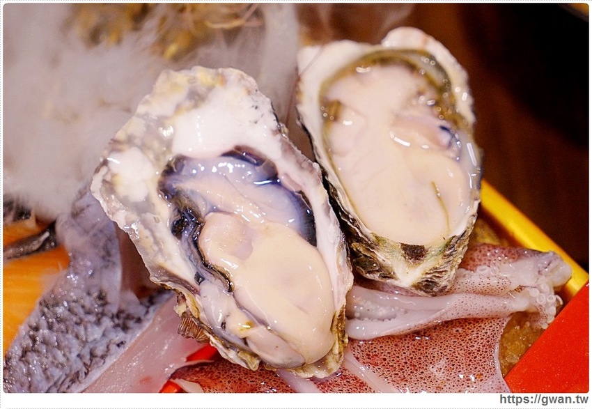 網路高人氣火鍋店，海鮮份量十足、飲料甜點吃到飽，宵夜九折千萬要訂位！