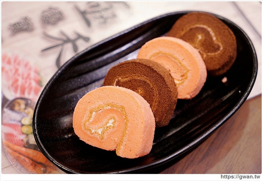 網路高人氣火鍋店，海鮮份量十足、飲料甜點吃到飽，宵夜九折千萬要訂位！