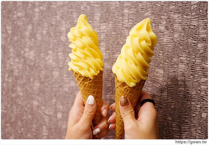 網路高人氣火鍋店，海鮮份量十足、飲料甜點吃到飽，宵夜九折千萬要訂位！