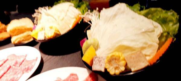 美食 ░ 高雄火鍋【舞古賀鍋物】bukogashabushabu瑞豐夜市頂級海鮮x高檔肉品和牛吃到飽,饕客們推廣的火鍋首選!