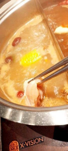 美食 ░ 高雄火鍋【舞古賀鍋物】bukogashabushabu瑞豐夜市頂級海鮮x高檔肉品和牛吃到飽,饕客們推廣的火鍋首選!