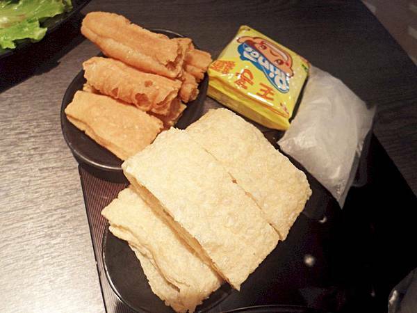 美食 ░ 高雄火鍋【舞古賀鍋物】bukogashabushabu瑞豐夜市頂級海鮮x高檔肉品和牛吃到飽,饕客們推廣的火鍋首選!