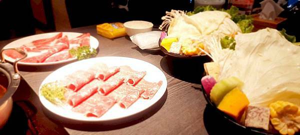 美食 ░ 高雄火鍋【舞古賀鍋物】bukogashabushabu瑞豐夜市頂級海鮮x高檔肉品和牛吃到飽,饕客們推廣的火鍋首選!