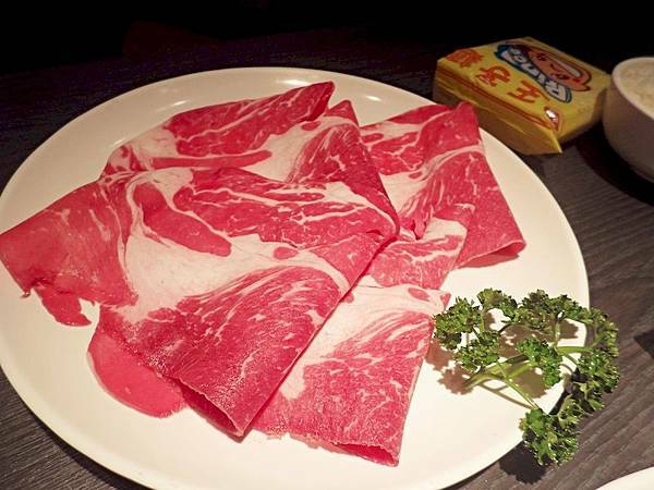 美食 ░ 高雄火鍋【舞古賀鍋物】bukogashabushabu瑞豐夜市頂級海鮮x高檔肉品和牛吃到飽,饕客們推廣的火鍋首選!