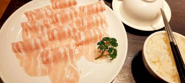 美食 ░ 高雄火鍋【舞古賀鍋物】bukogashabushabu瑞豐夜市頂級海鮮x高檔肉品和牛吃到飽,饕客們推廣的火鍋首選!