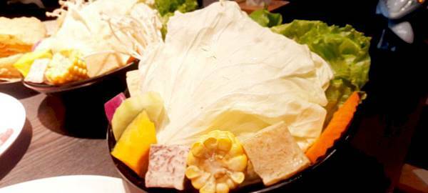 美食 ░ 高雄火鍋【舞古賀鍋物】bukogashabushabu瑞豐夜市頂級海鮮x高檔肉品和牛吃到飽,饕客們推廣的火鍋首選!