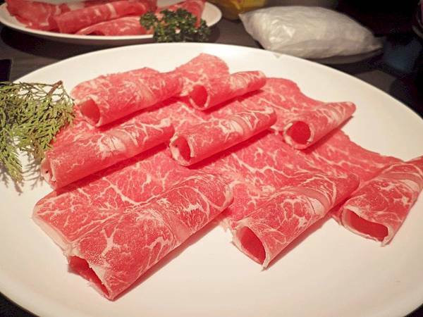 美食 ░ 高雄火鍋【舞古賀鍋物】bukogashabushabu瑞豐夜市頂級海鮮x高檔肉品和牛吃到飽,饕客們推廣的火鍋首選!