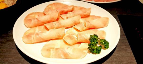 美食 ░ 高雄火鍋【舞古賀鍋物】bukogashabushabu瑞豐夜市頂級海鮮x高檔肉品和牛吃到飽,饕客們推廣的火鍋首選!