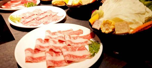 美食 ░ 高雄火鍋【舞古賀鍋物】bukogashabushabu瑞豐夜市頂級海鮮x高檔肉品和牛吃到飽,饕客們推廣的火鍋首選!