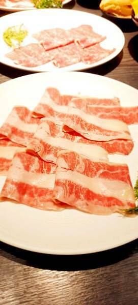 美食 ░ 高雄火鍋【舞古賀鍋物】bukogashabushabu瑞豐夜市頂級海鮮x高檔肉品和牛吃到飽,饕客們推廣的火鍋首選!