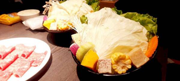 美食 ░ 高雄火鍋【舞古賀鍋物】bukogashabushabu瑞豐夜市頂級海鮮x高檔肉品和牛吃到飽,饕客們推廣的火鍋首選!