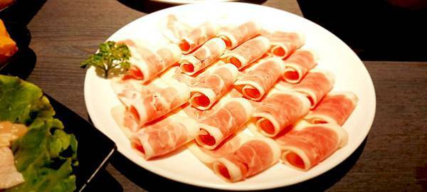 美食 ░ 高雄火鍋【舞古賀鍋物】bukogashabushabu瑞豐夜市頂級海鮮x高檔肉品和牛吃到飽,饕客們推廣的火鍋首選!