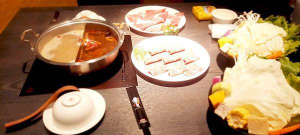 美食 ░ 高雄火鍋【舞古賀鍋物】bukogashabushabu瑞豐夜市頂級海鮮x高檔肉品和牛吃到飽,饕客們推廣的火鍋首選!