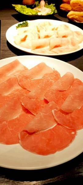 美食 ░ 高雄火鍋【舞古賀鍋物】bukogashabushabu瑞豐夜市頂級海鮮x高檔肉品和牛吃到飽,饕客們推廣的火鍋首選!