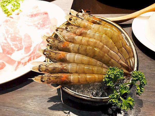 美食 ░ 高雄火鍋【舞古賀鍋物】bukogashabushabu瑞豐夜市頂級海鮮x高檔肉品和牛吃到飽,饕客們推廣的火鍋首選!