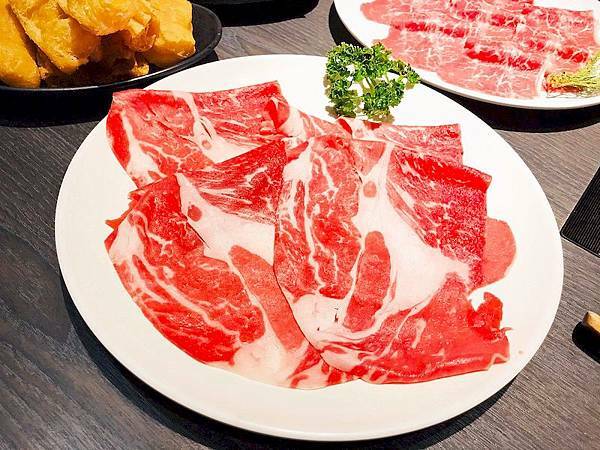 美食 ░ 高雄火鍋【舞古賀鍋物】bukogashabushabu瑞豐夜市頂級海鮮x高檔肉品和牛吃到飽,饕客們推廣的火鍋首選!