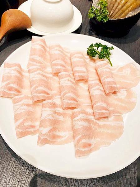 美食 ░ 高雄火鍋【舞古賀鍋物】bukogashabushabu瑞豐夜市頂級海鮮x高檔肉品和牛吃到飽,饕客們推廣的火鍋首選!