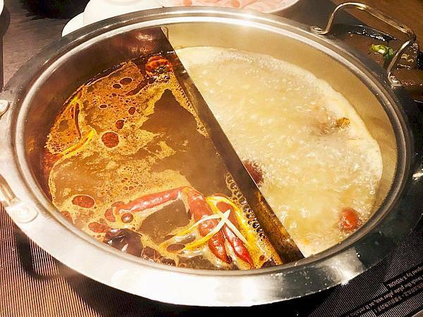 美食 ░ 高雄火鍋【舞古賀鍋物】bukogashabushabu瑞豐夜市頂級海鮮x高檔肉品和牛吃到飽,饕客們推廣的火鍋首選!