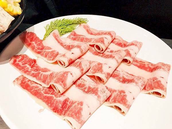 美食 ░ 高雄火鍋【舞古賀鍋物】bukogashabushabu瑞豐夜市頂級海鮮x高檔肉品和牛吃到飽,饕客們推廣的火鍋首選!