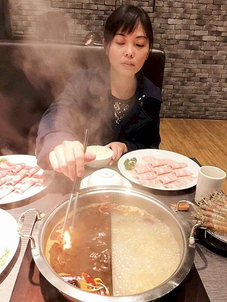 美食 ░ 高雄火鍋【舞古賀鍋物】bukogashabushabu瑞豐夜市頂級海鮮x高檔肉品和牛吃到飽,饕客們推廣的火鍋首選!