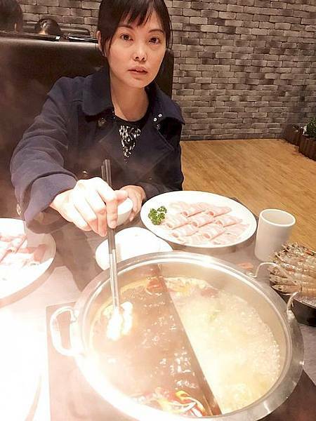 美食 ░ 高雄火鍋【舞古賀鍋物】bukogashabushabu瑞豐夜市頂級海鮮x高檔肉品和牛吃到飽,饕客們推廣的火鍋首選!