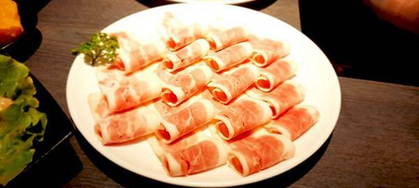 美食 ░ 高雄火鍋【舞古賀鍋物】bukogashabushabu瑞豐夜市頂級海鮮x高檔肉品和牛吃到飽,饕客們推廣的火鍋首選!