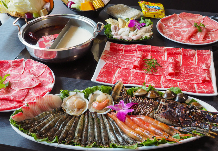 [高雄火鍋推薦]舞古賀鍋物專門店-平價爽吃高級肉和海鮮滿滿痛風蝦爆套餐 - 美食好芃友
