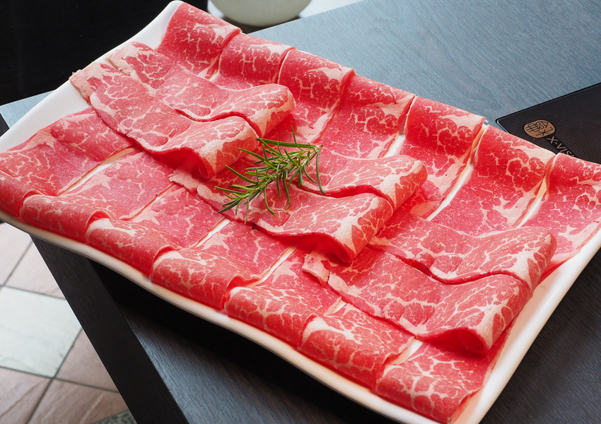 [高雄火鍋推薦]舞古賀鍋物專門店-平價爽吃高級肉和海鮮滿滿痛風蝦爆套餐 - 美食好芃友