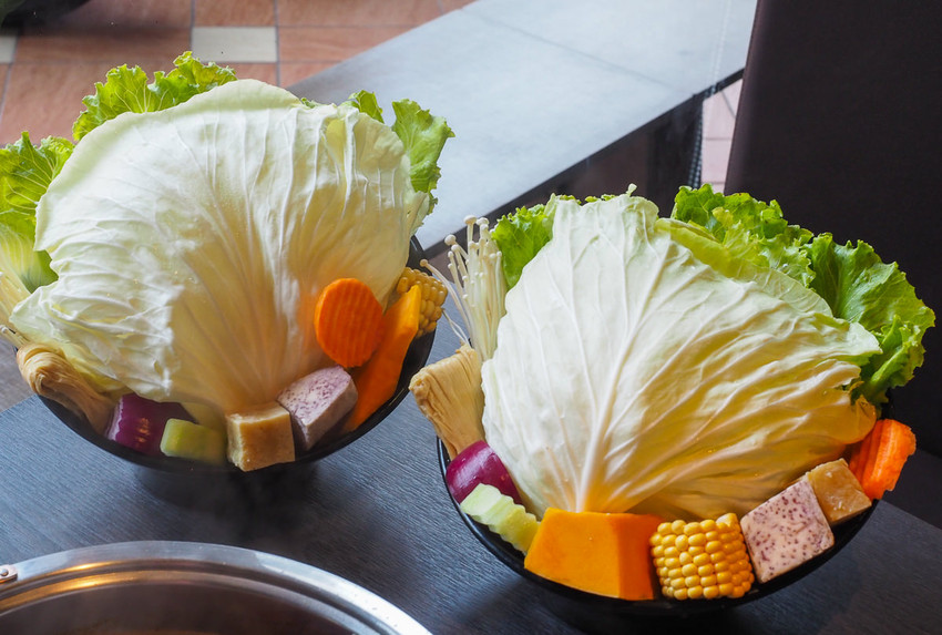 [高雄火鍋推薦]舞古賀鍋物專門店-平價爽吃高級肉和海鮮滿滿痛風蝦爆套餐 - 美食好芃友