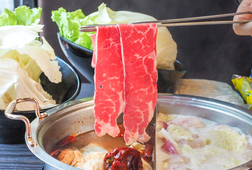 [高雄火鍋推薦]舞古賀鍋物專門店-平價爽吃高級肉和海鮮滿滿痛風蝦爆套餐 - 美食好芃友