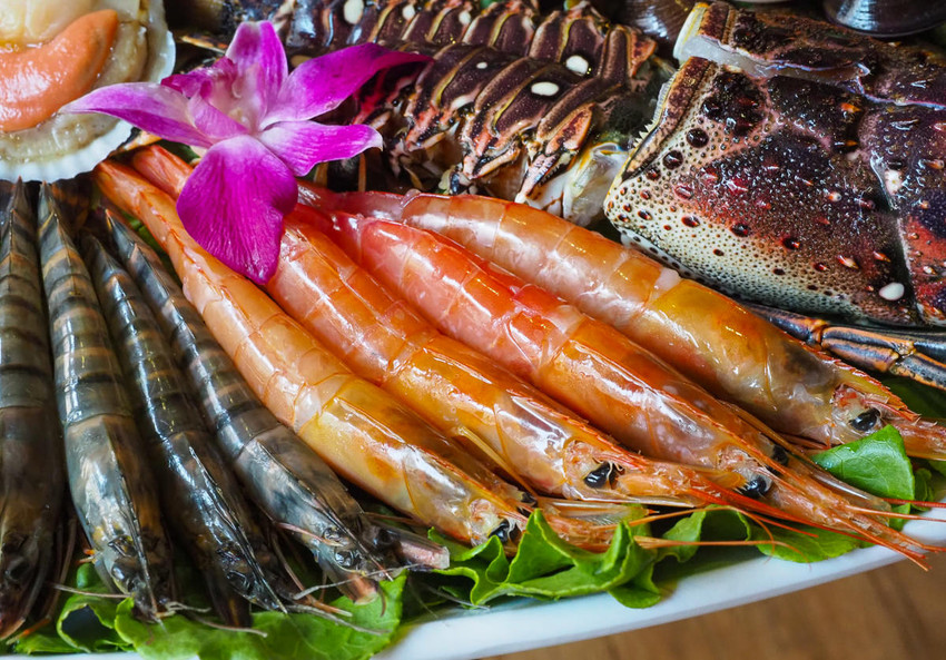 [高雄火鍋推薦]舞古賀鍋物專門店-平價爽吃高級肉和海鮮滿滿痛風蝦爆套餐 - 美食好芃友