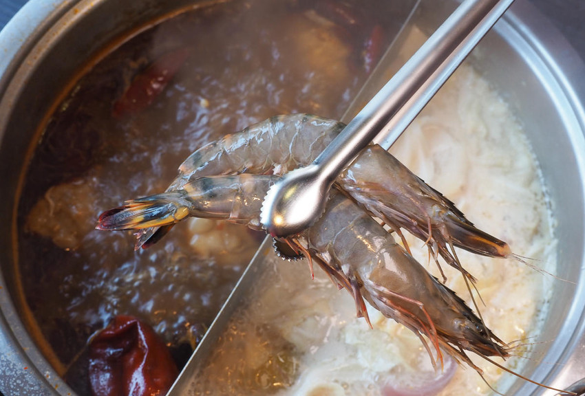 [高雄火鍋推薦]舞古賀鍋物專門店-平價爽吃高級肉和海鮮滿滿痛風蝦爆套餐 - 美食好芃友