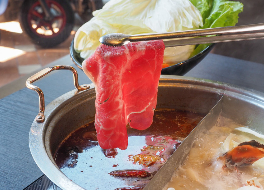 [高雄火鍋推薦]舞古賀鍋物專門店-平價爽吃高級肉和海鮮滿滿痛風蝦爆套餐 - 美食好芃友