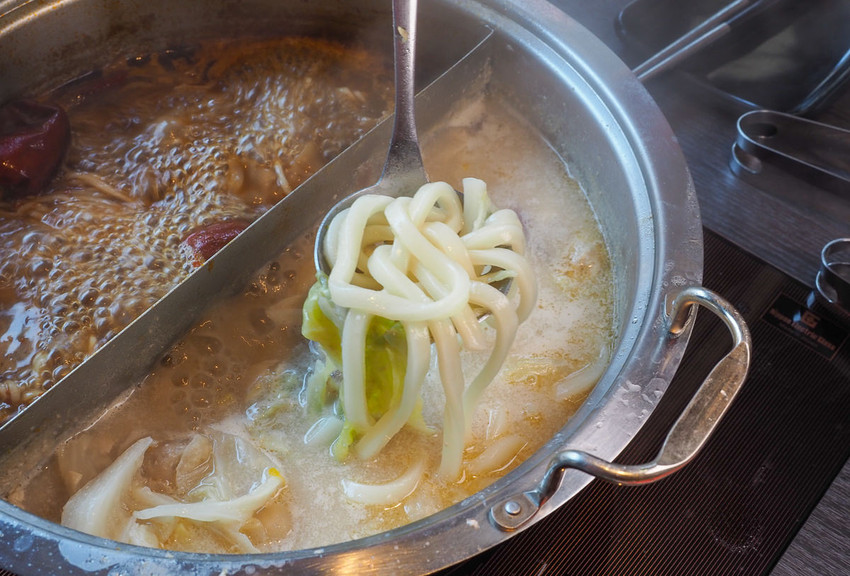 [高雄火鍋推薦]舞古賀鍋物專門店-平價爽吃高級肉和海鮮滿滿痛風蝦爆套餐 - 美食好芃友