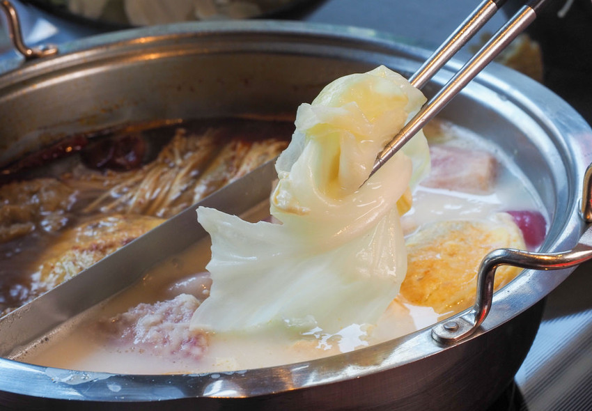 [高雄火鍋推薦]舞古賀鍋物專門店-平價爽吃高級肉和海鮮滿滿痛風蝦爆套餐 - 美食好芃友