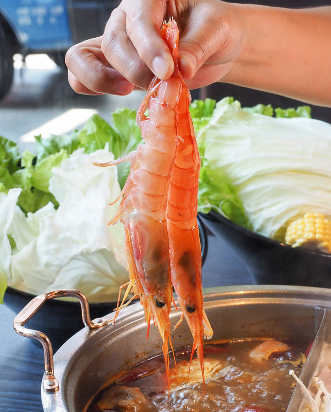 [高雄火鍋推薦]舞古賀鍋物專門店-平價爽吃高級肉和海鮮滿滿痛風蝦爆套餐 - 美食好芃友