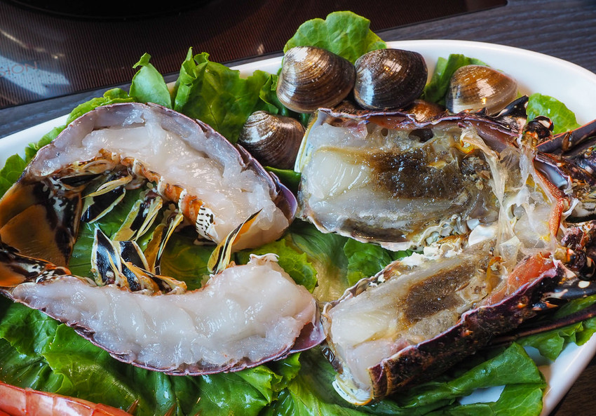 [高雄火鍋推薦]舞古賀鍋物專門店-平價爽吃高級肉和海鮮滿滿痛風蝦爆套餐 - 美食好芃友