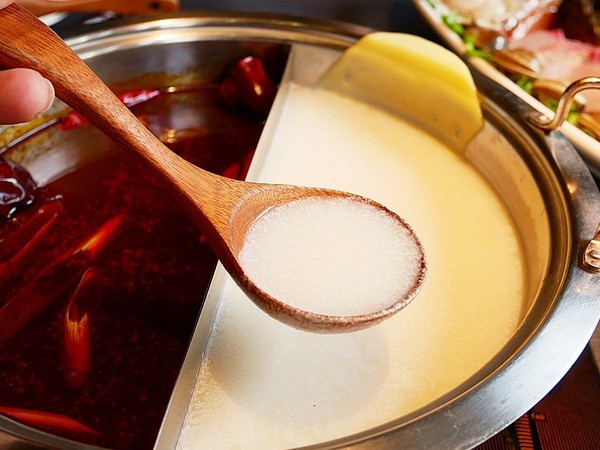 舞古賀鍋物專門店:舞古賀鍋物專門店-高雄鼓山巨蛋站海鮮火鍋 店內主打高檔食材 螃蟹和牛都享用得到 約會聚餐衝一波