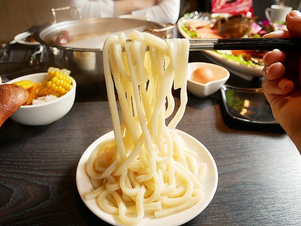 舞古賀鍋物專門店:舞古賀鍋物專門店-高雄鼓山巨蛋站海鮮火鍋 店內主打高檔食材 螃蟹和牛都享用得到 約會聚餐衝一波